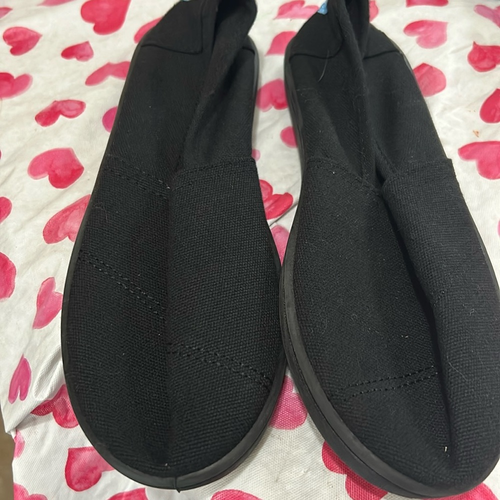 New women’s TOMS